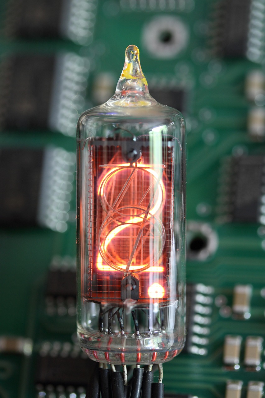 Nixie Röhre mit leuchtenden Ziffern